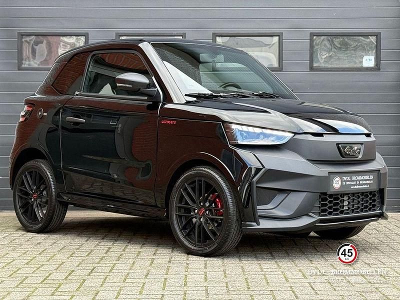 Ny Ligier JS50 2025 Sort Hatchback