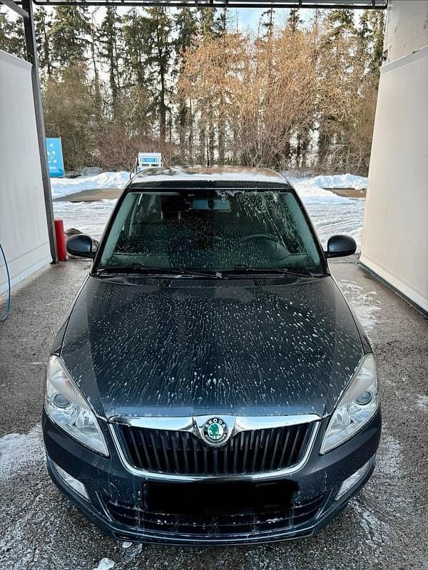 Grau Gebraucht 2011 Skoda Fabia Kleinwagen | 3.450 € (Guter Preis) - Bild 1/4