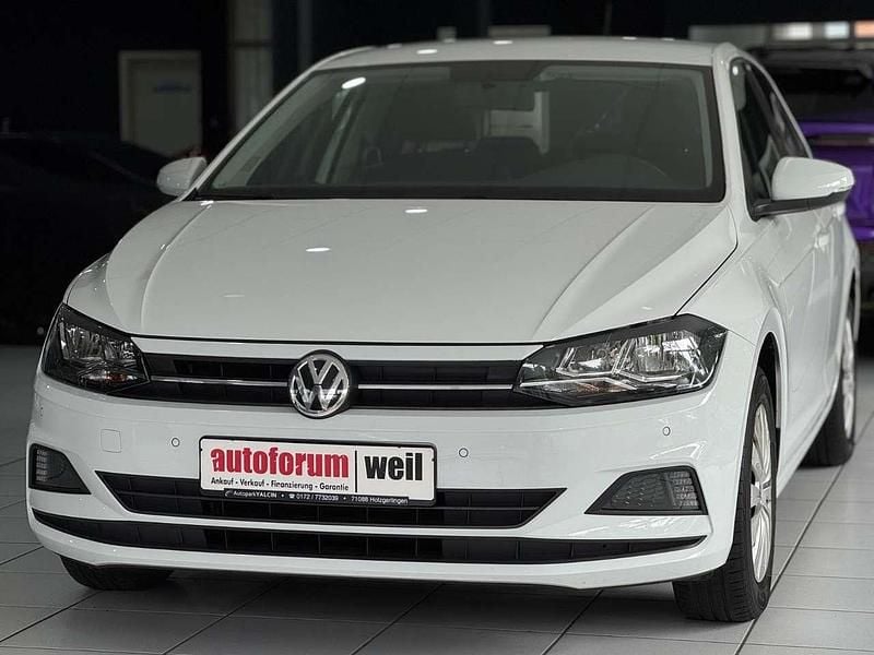 Weiß Gebraucht 2018 VW Polo Comfortline Kleinwagen | 10.950 € (Guter Preis) - Bild 1/4