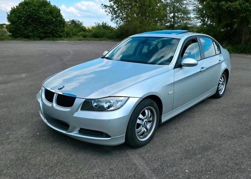 Gebraucht BMW 318 129 PS (94 kW) 2007 Silber Limousine