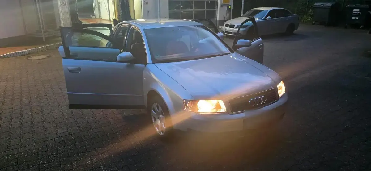 Gebraucht Audi A4 131 PS (96 kW) 2001 Silber Limousine