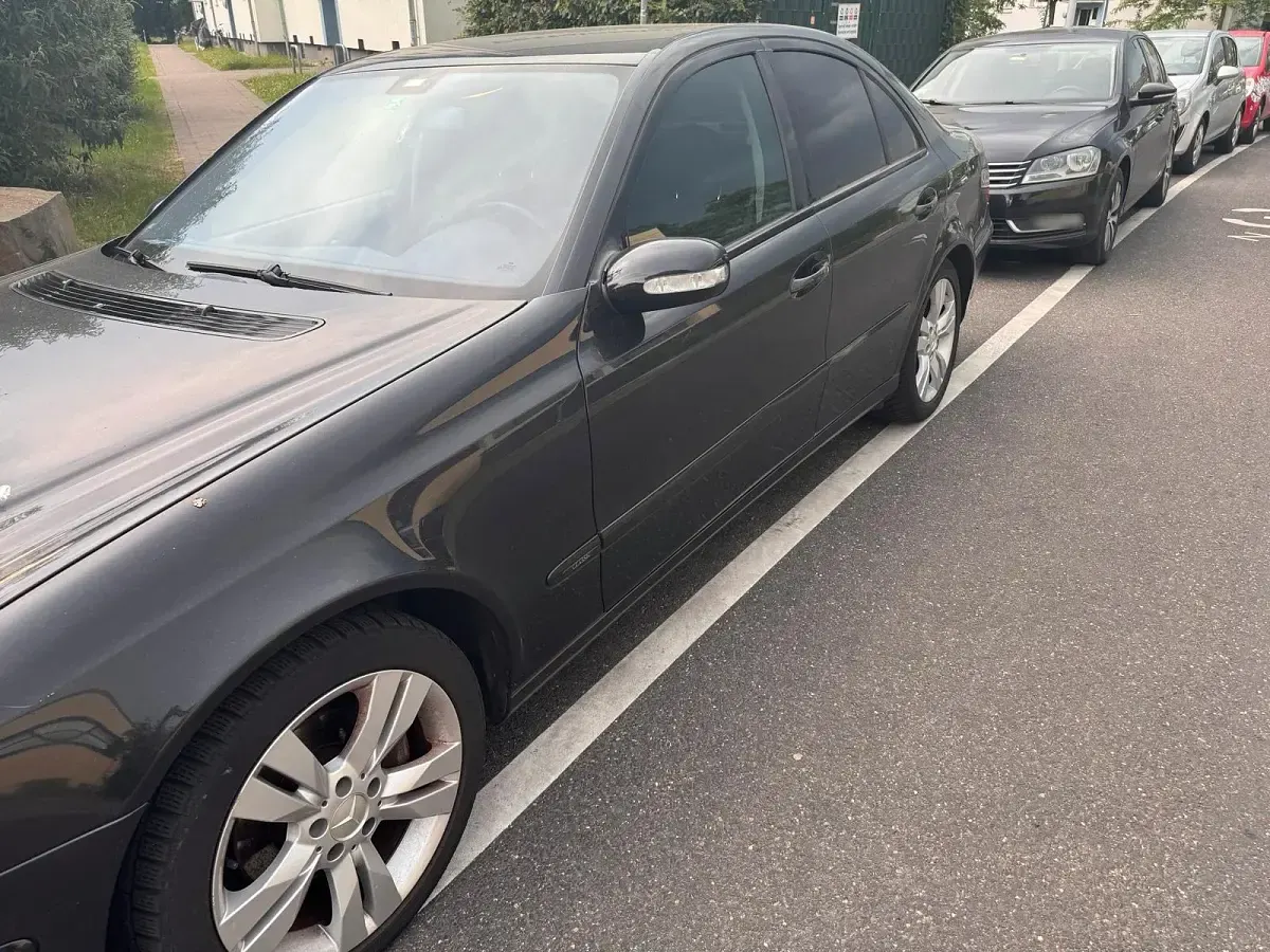 Gebraucht Mercedes E200 122 PS (89 kW) 2003 Schwarz Limousine