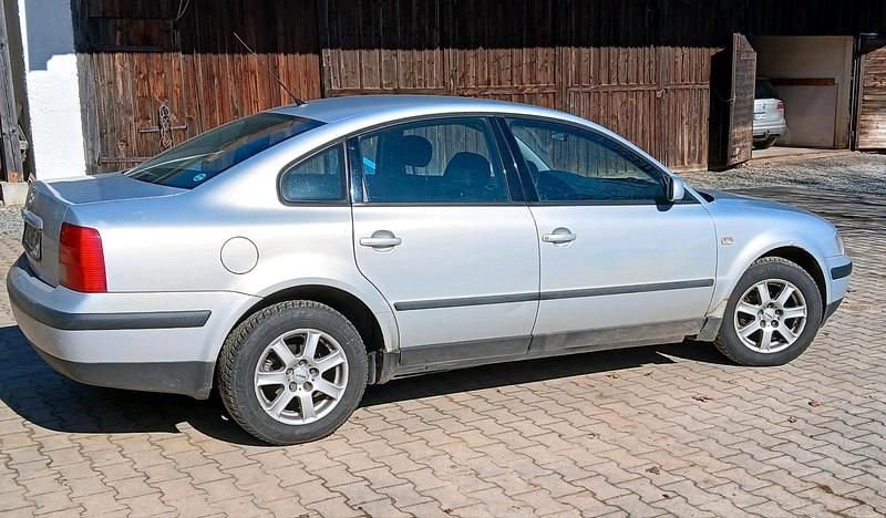 Gebraucht VW Passat 101 PS (74 kW) 1998 Silber Limousine