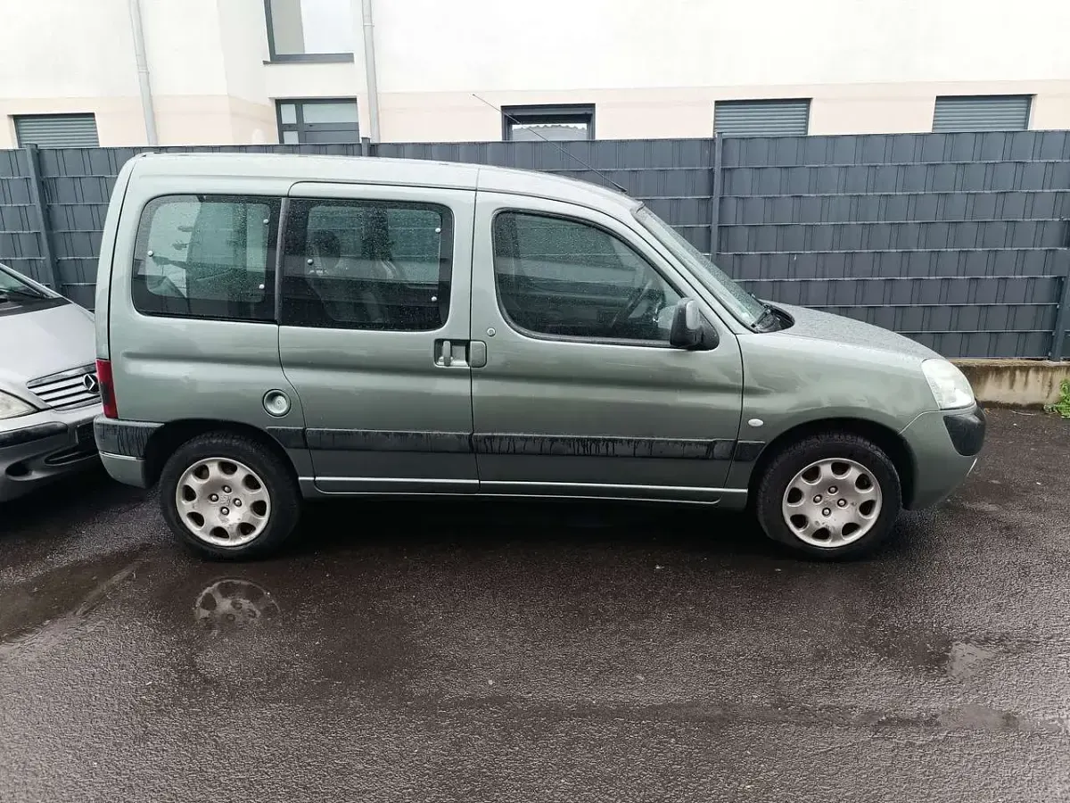 Gebraucht Peugeot Partner 109 PS (80 kW) 2003 Grün Van / Kleinbus