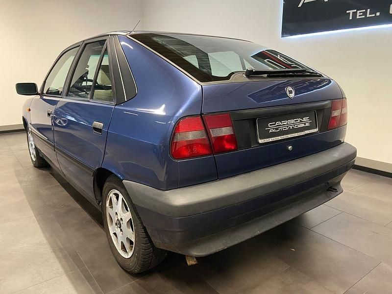 Second-hand Lancia Delta 75 CP (55 kW) 1994 Albastru Hatchback