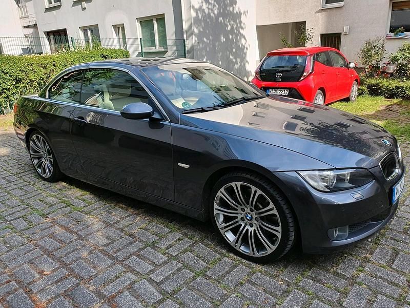 Grau Gebraucht 2007 BMW 330 Cabriolet Cabrio | 11.500 € (Fairer Preis) - Bild 1/4