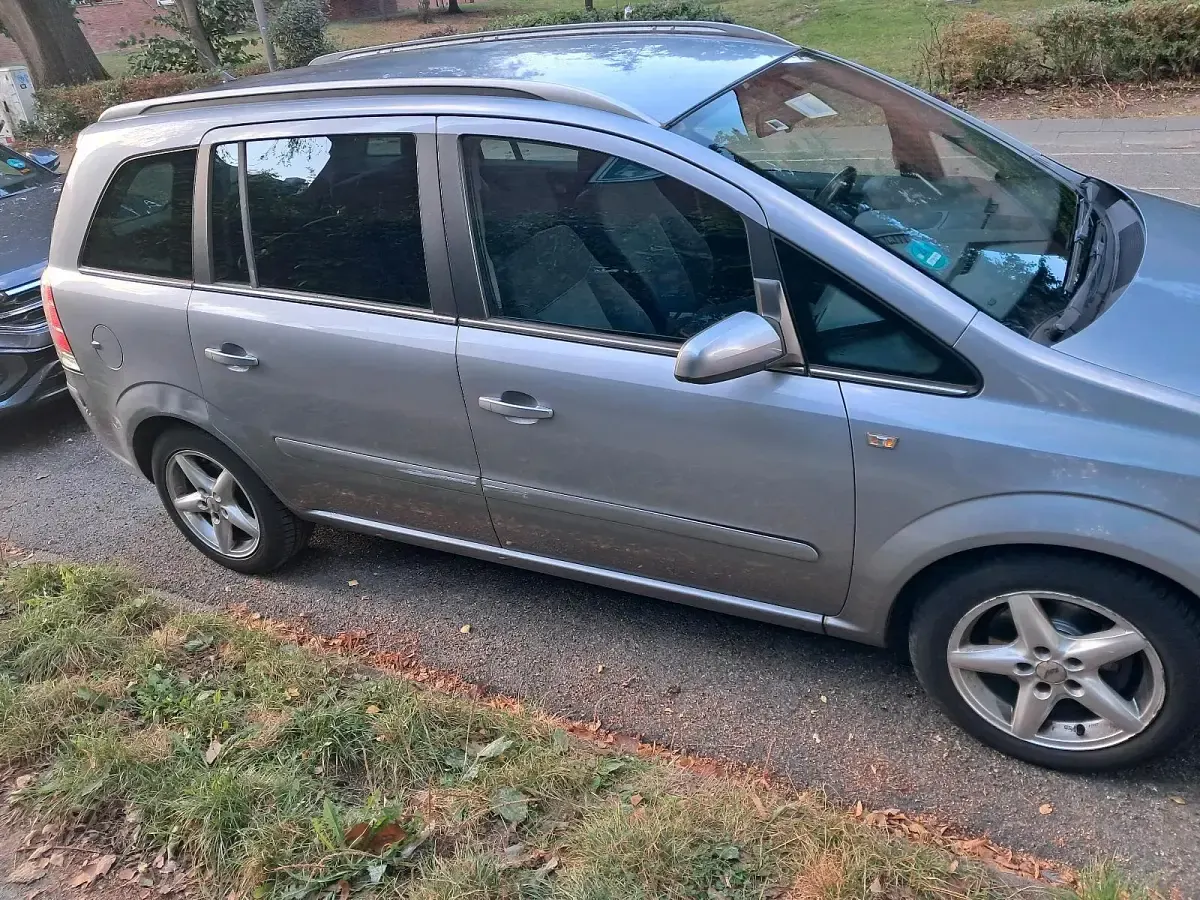 Gebraucht Opel Zafira 120 PS (88 kW) 2006 Silber Van / Kleinbus