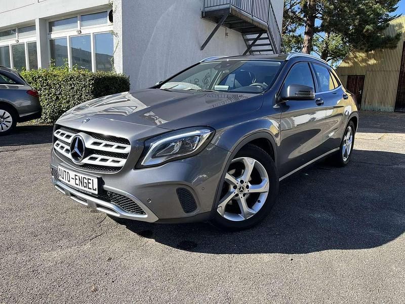 Mountaingrau Gebraucht 2019 Mercedes GLA180 Urban SUV | 20.700 € (Fairer Preis) - Bild 1/4