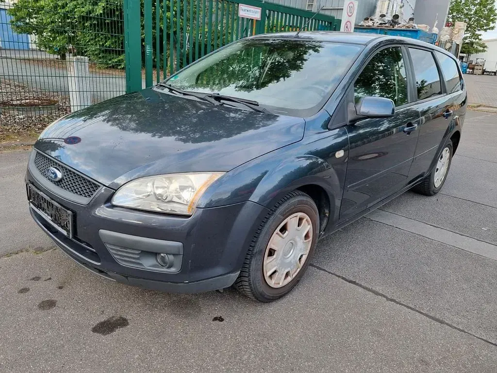 Gebraucht Ford Focus Ambiente 101 PS (74 kW) 2008 Grau Limousine