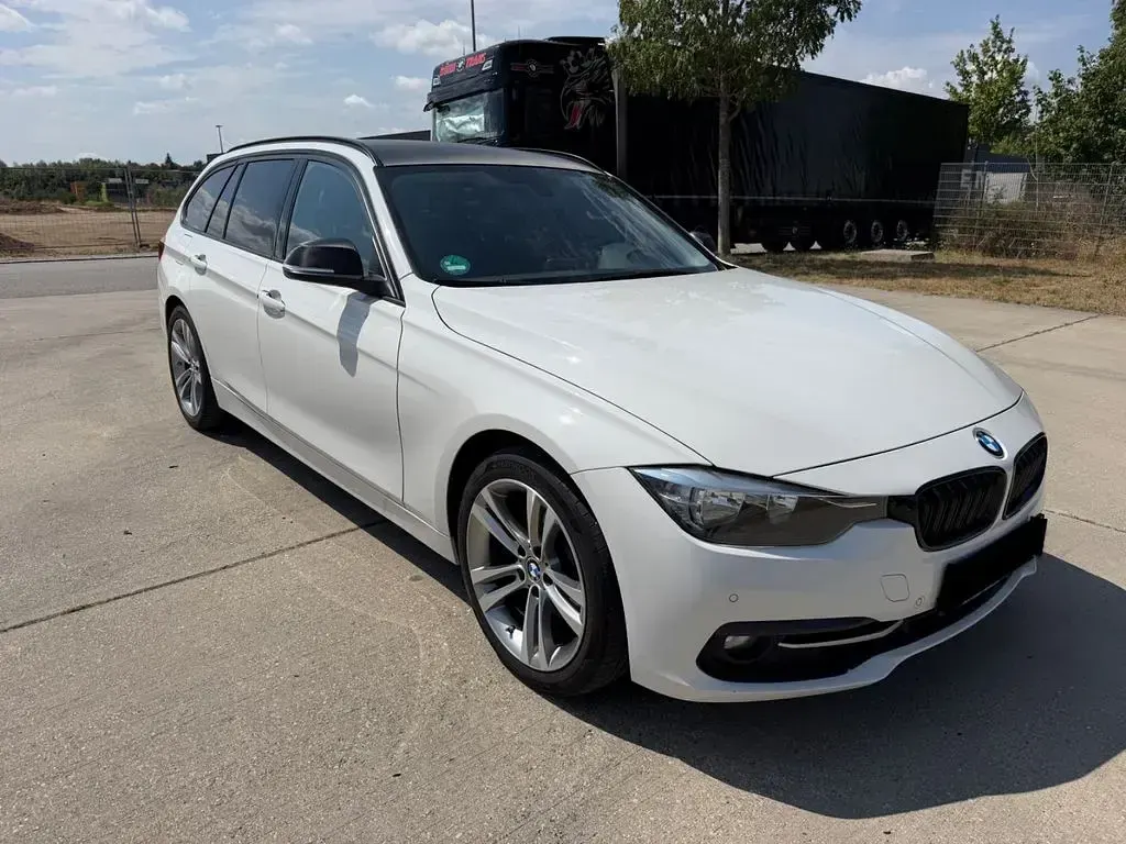 Gebraucht BMW 325 Sport Line 224 PS (164 kW) 2017 Weiß Kombi
