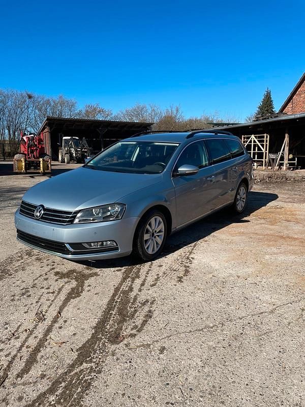 Gebraucht VW Passat 140 PS (102 kW) 2011 Kombi