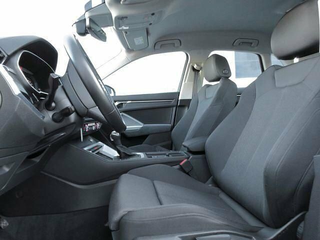Gebraucht Audi Q3 Basis 150 PS (110 kW) 2022 Mythosschwarz metallic SUV