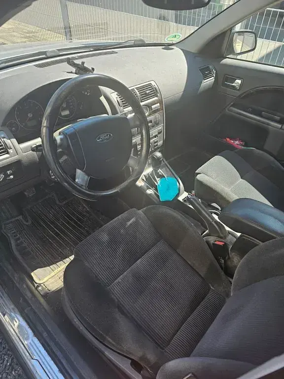 Usado Ford Mondeo Ghia 125 CV (91 kW) 2004 Gris Berlina