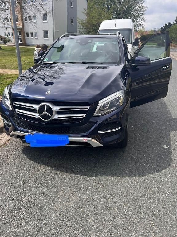 Blau Gebraucht 2017 Mercedes GLE350 SUV | 34.400 € (Teuer) - Bild 1/4