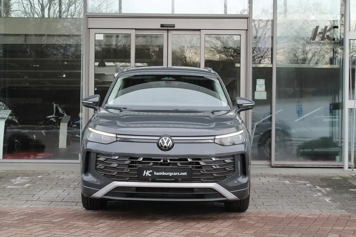 Neu VW Tayron IQ Drive 150 PS (110 kW) 2026 Delfingrau metallic SUV