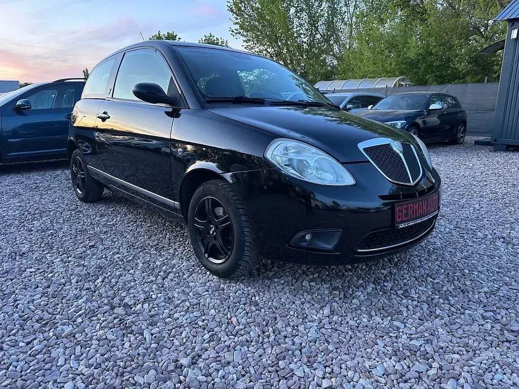 Second-hand Lancia Ypsilon 77 CP (56 kW) 2007 Negru Hatchback