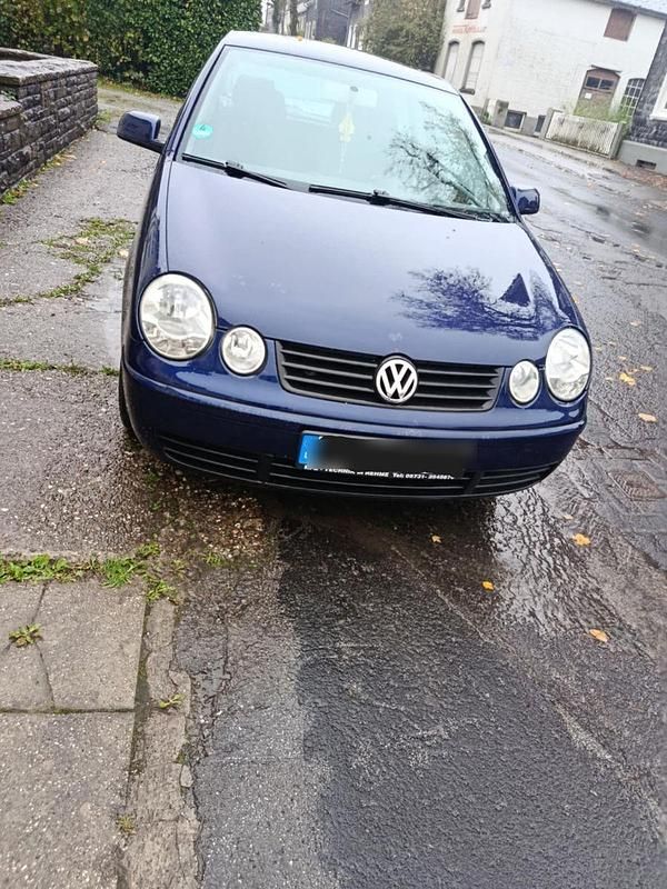 Blau Gebraucht 2002 VW Polo Basis Limousine | 500 € (Superpreis) - Bild 1/3