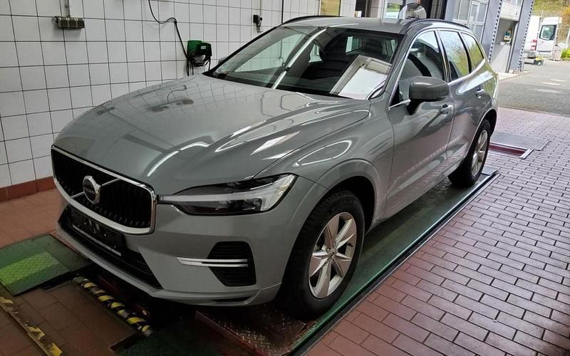 Gebraucht Volvo XC60 Core 197 PS (144 kW) 2024 Vapour grey / metallic SUV