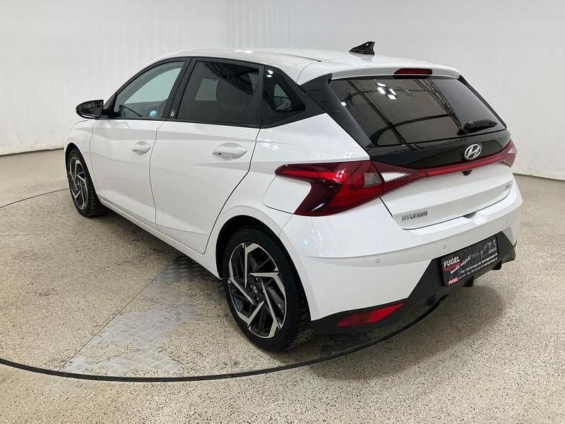 Gebraucht Hyundai i20 101 PS (74 kW) 2021 Polar white / sol Kleinwagen