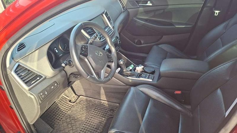 Gebraucht Hyundai Tucson 141 PS (103 kW) 2017 Rot SUV