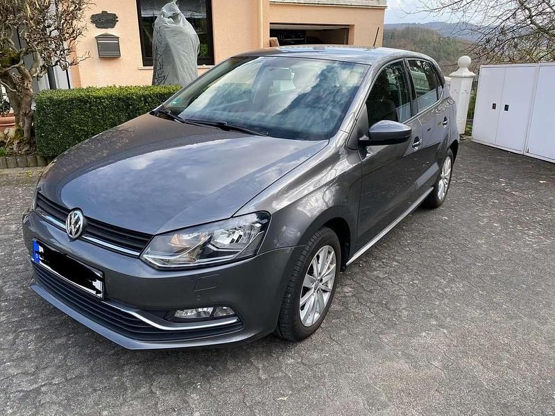 Gebraucht VW Polo LOUNGE 90 PS (66 kW) 2015 Grau Limousine
