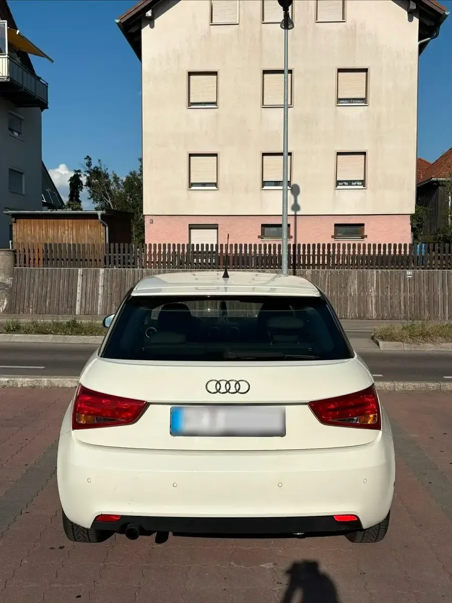 Gebraucht Audi A1 90 PS (66 kW) 2011 Weiß Kleinwagen