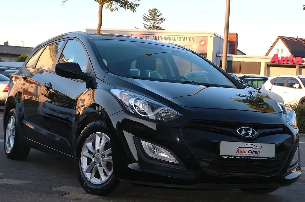 Gebraucht Hyundai i30 Edition 99 PS (72 kW) 2015 Schwarz Kombi