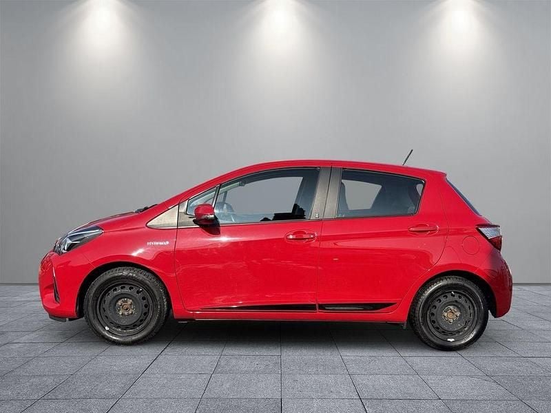 Gebraucht Toyota Yaris Hybrid Basis 101 PS (74 kW) 2017 Vulcanorot Limousine