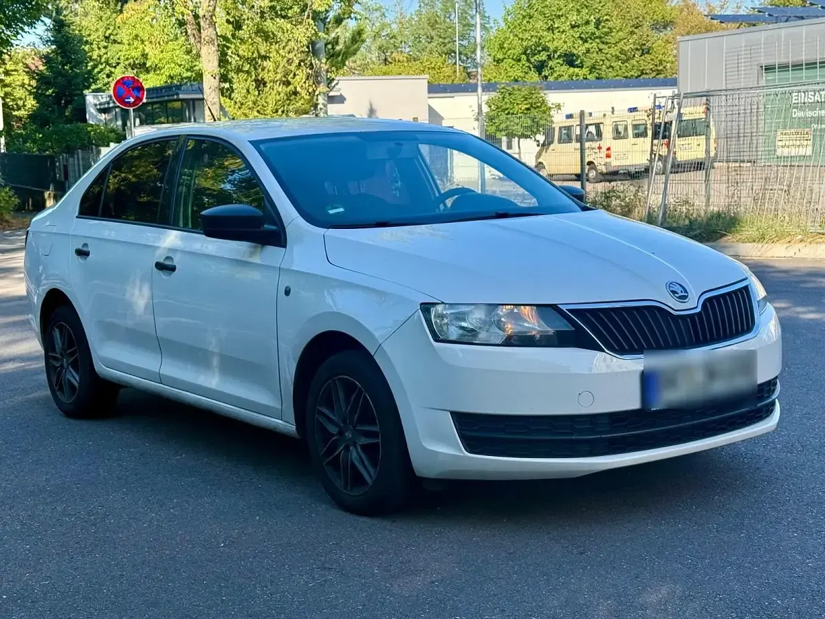 Gebraucht Skoda Rapid 105 PS (77 kW) 2014 Weiß Kleinwagen