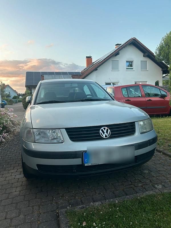 Silber Gebraucht 2000 VW Passat Limousine | 1.800 € (Fairer Preis) - Bild 1/4