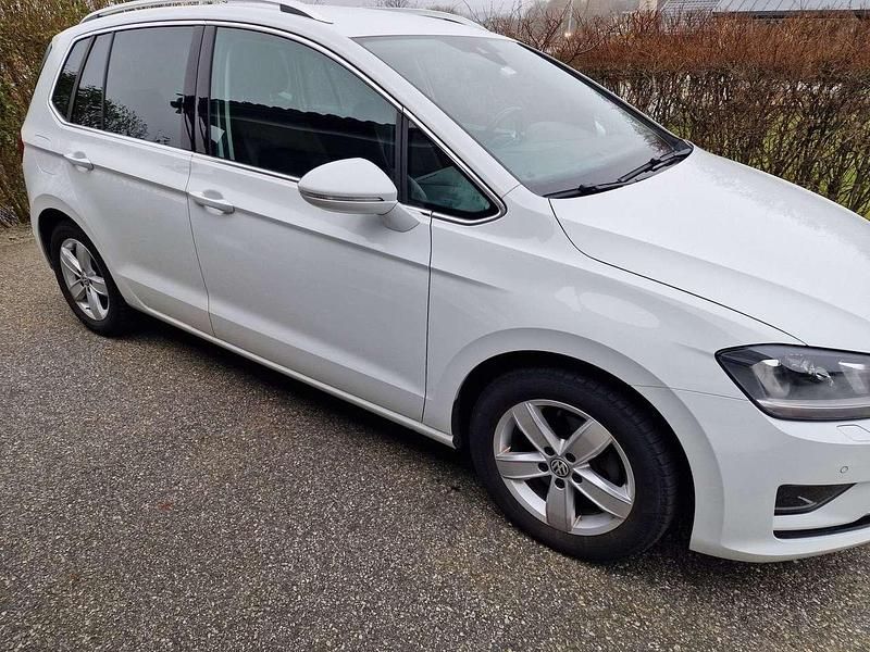 Weiß Gebraucht 2017 VW Golf VII Kombi | 15.590 € (Fairer Preis) - Bild 1/4