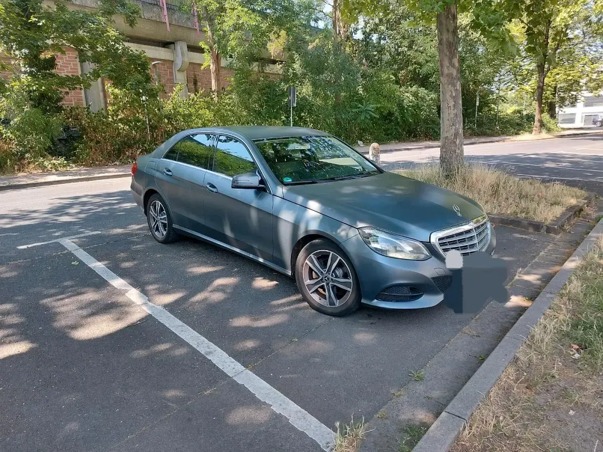 Gebraucht Mercedes E220 136 PS (100 kW) 2013 Grau Limousine