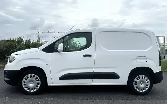 Gebraucht Opel Combo 102 PS (75 kW) 2018 Weiß Van / Kleinbus