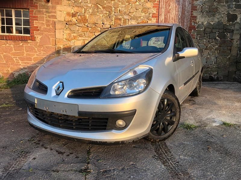 Silber Gebraucht 2008 Renault Clio II Limousine | 900 € (Superpreis) - Bild 1/4