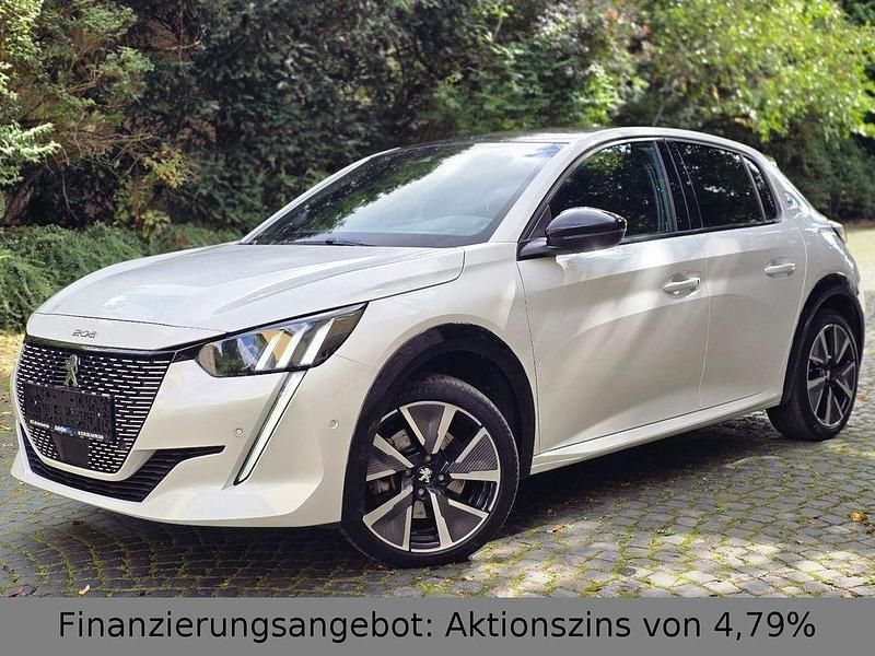 Weiß Gebraucht 2022 Peugeot e-208 GT-line Kleinwagen | 17.390 € (Fairer Preis) - Bild 1/4
