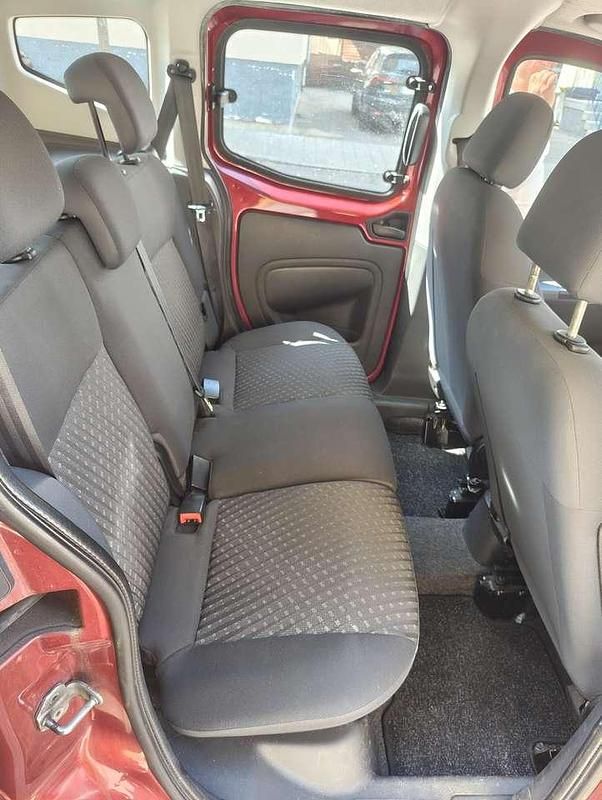 Rot Gebraucht 2010 Peugeot Bipper Van / Kleinbus | 3.690 € (Fairer Preis) - Bild 1/4