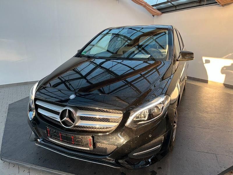 Gebraucht Mercedes B180 122 PS (89 kW) 2016 Schwarz Van / Kleinbus