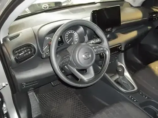 Gebraucht Mazda 2 Center-Line 116 PS (85 kW) 2024 Stormy silver Kleinwagen