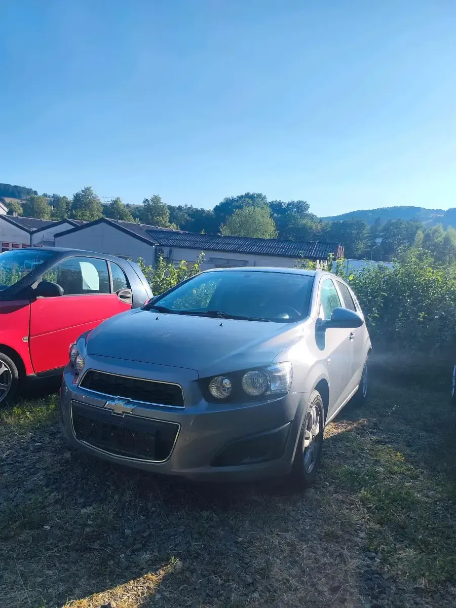 Gebraucht Chevrolet Aveo LT 101 PS (74 kW) 2012 Grau Kleinwagen