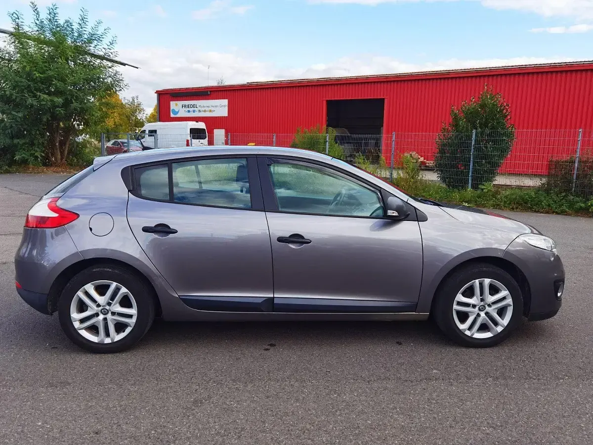 Używany Renault Mégane 101 KM (74 kW) 2012 Szary Sedan/Limuzyna