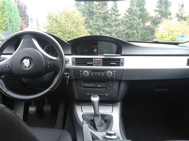 Gebraucht BMW 318 129 PS (94 kW) 2007 Schwarz metallic Limousine
