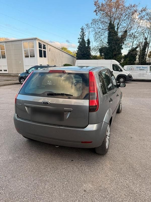 Usata Ford Fiesta 101 CV (74 kW) 2002 Argento Utilitaria