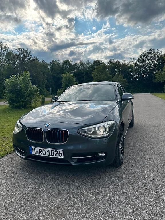 Silber Gebraucht 2014 BMW 118 Kleinwagen | 9.800 € (Teuer) - Bild 1/4