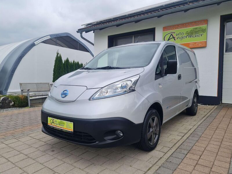 Silver (m) Gebraucht 2015 Nissan Evalia Van / Kleinbus | 13.100 € - Bild 1/4