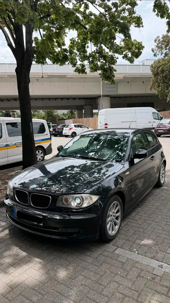 Gebraucht BMW 116 116 PS (85 kW) 2011 Schwarz Kleinwagen