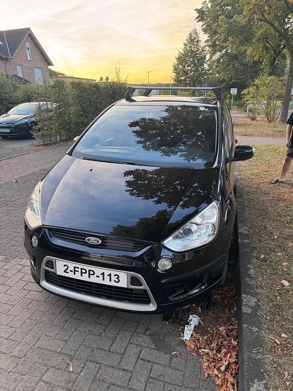 Schwarz Gebraucht 2008 Ford S-MAX Van / Kleinbus | 3.200 € - Bild 1/4