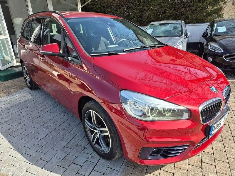 Gebraucht BMW 220 Gran Tourer Sport Line 192 PS (141 kW) 2016 Rot Van / Kleinbus
