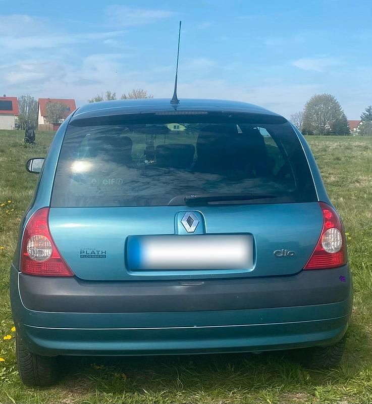 Second-hand Renault Clio II 75 CP (55 kW) 2003 Andere farben Hatchback
