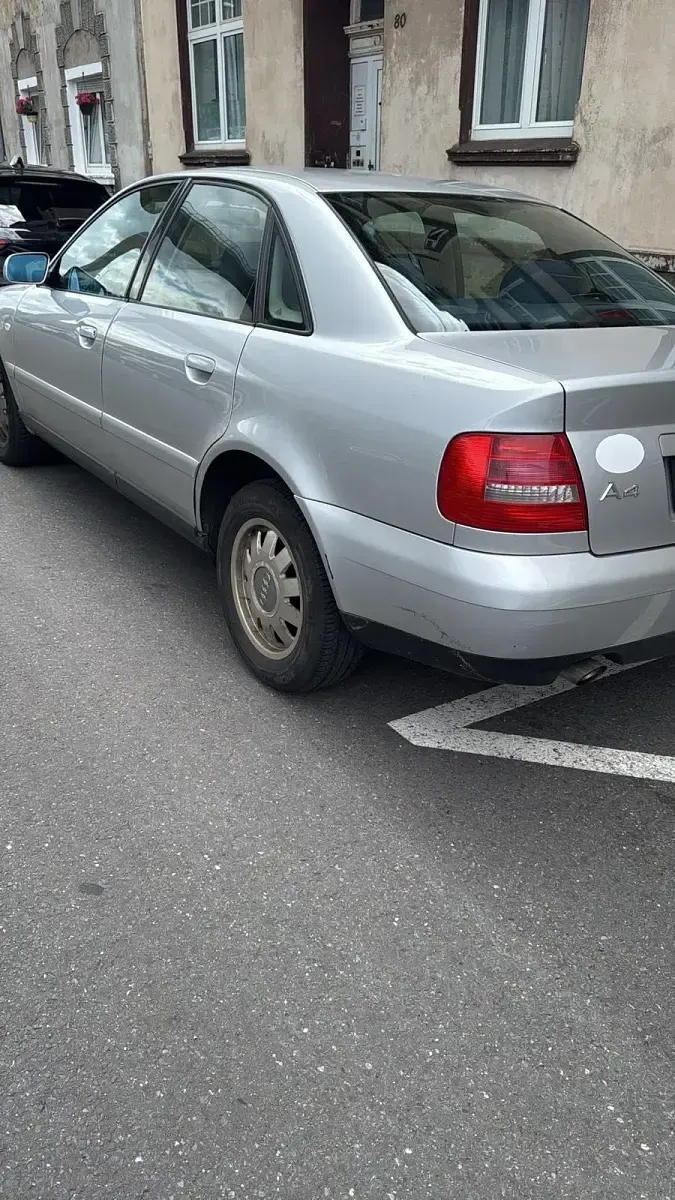 Gebraucht Audi A4 101 PS (74 kW) 2000 Silber Limousine