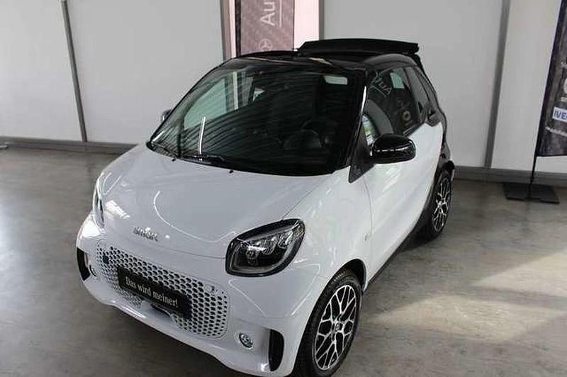Weiss Gebraucht 2023 Smart ForTwo Electric Drive Cabrio | 27.666 € - Bild 1/4